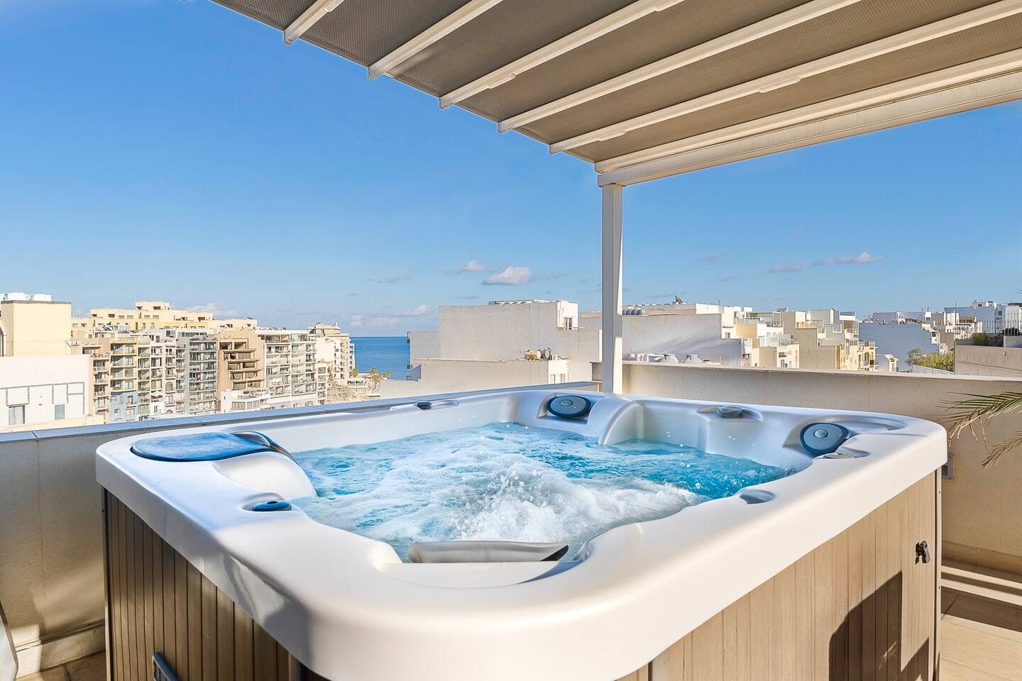 Cherry Penthouse with Spinola Bay View