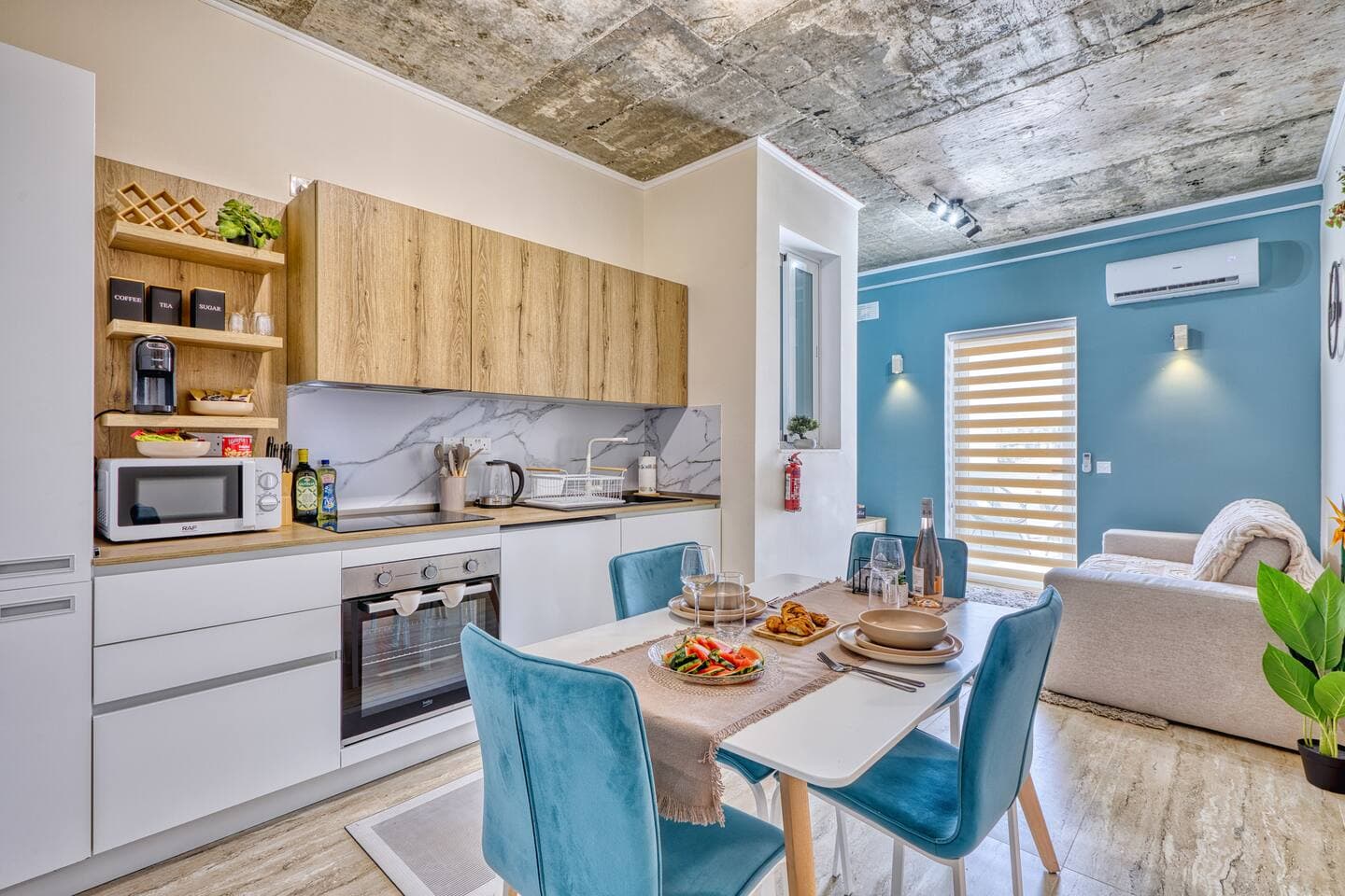 Uriel's - 1 Bedroom Penthouse