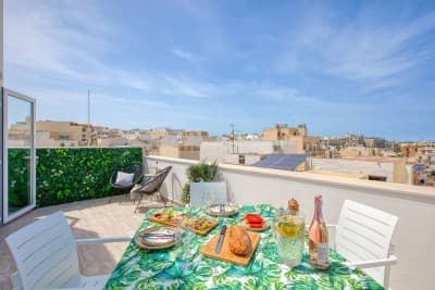 Uriel's - 1 Bedroom Penthouse