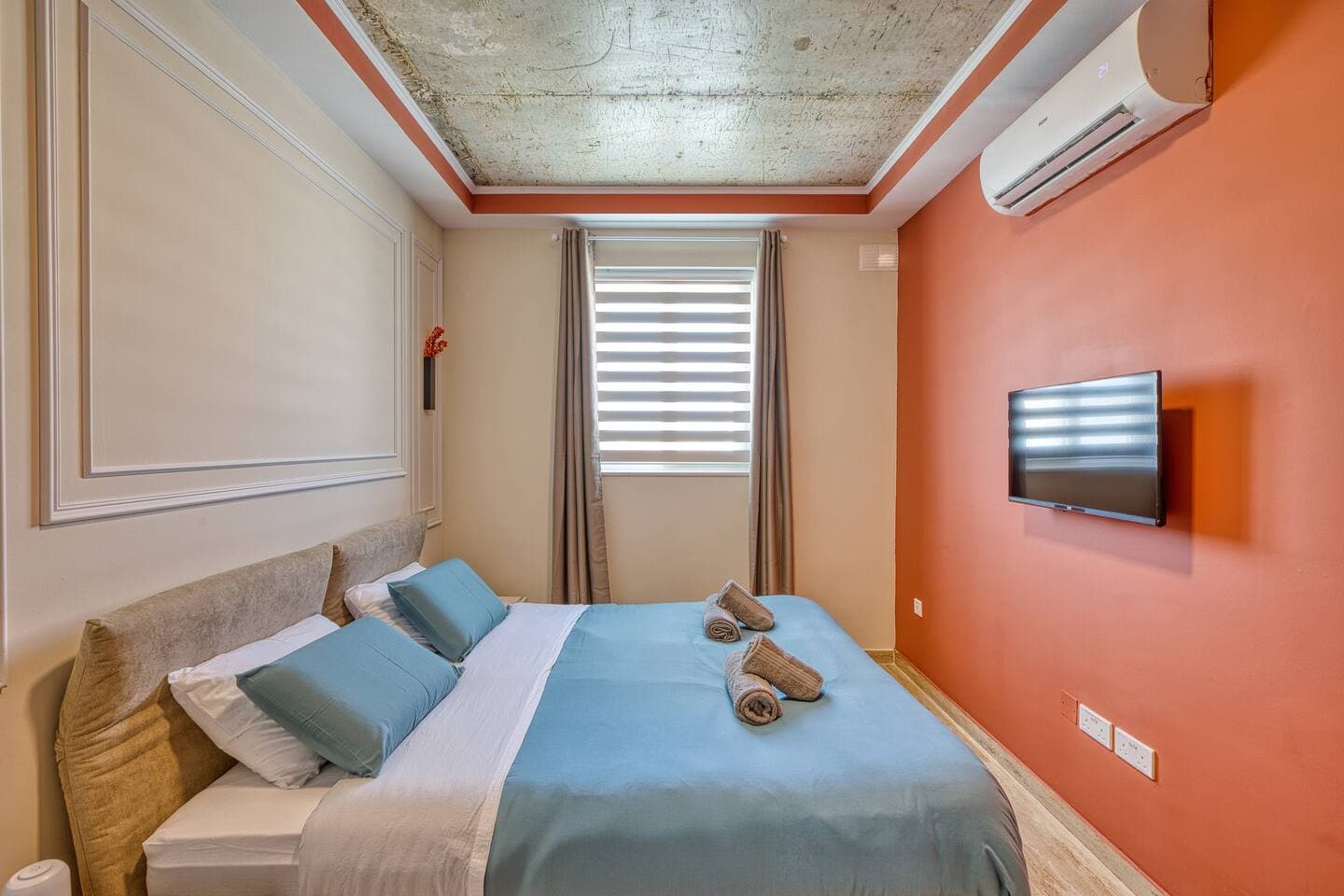 Uriel's - 1 Bedroom Penthouse