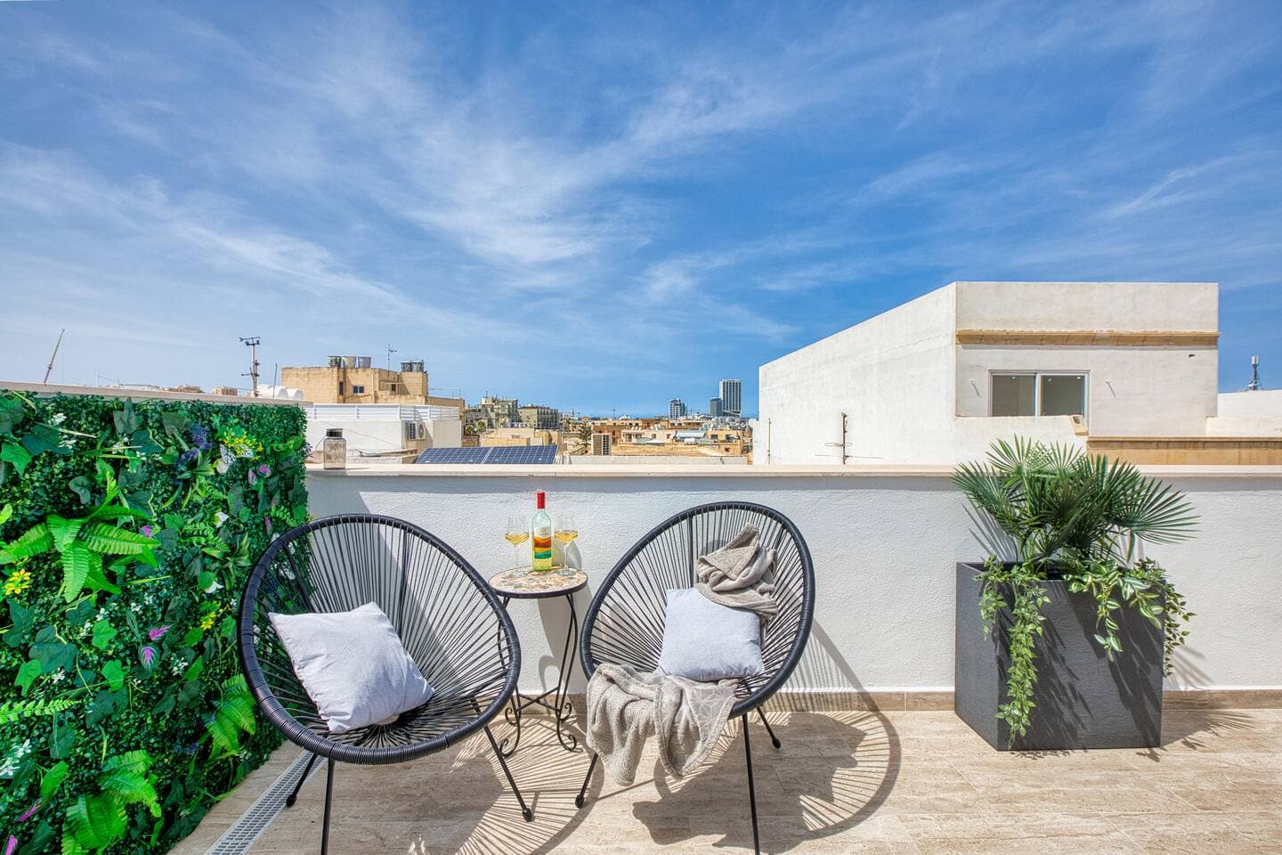 Uriel's - 1 Bedroom Penthouse