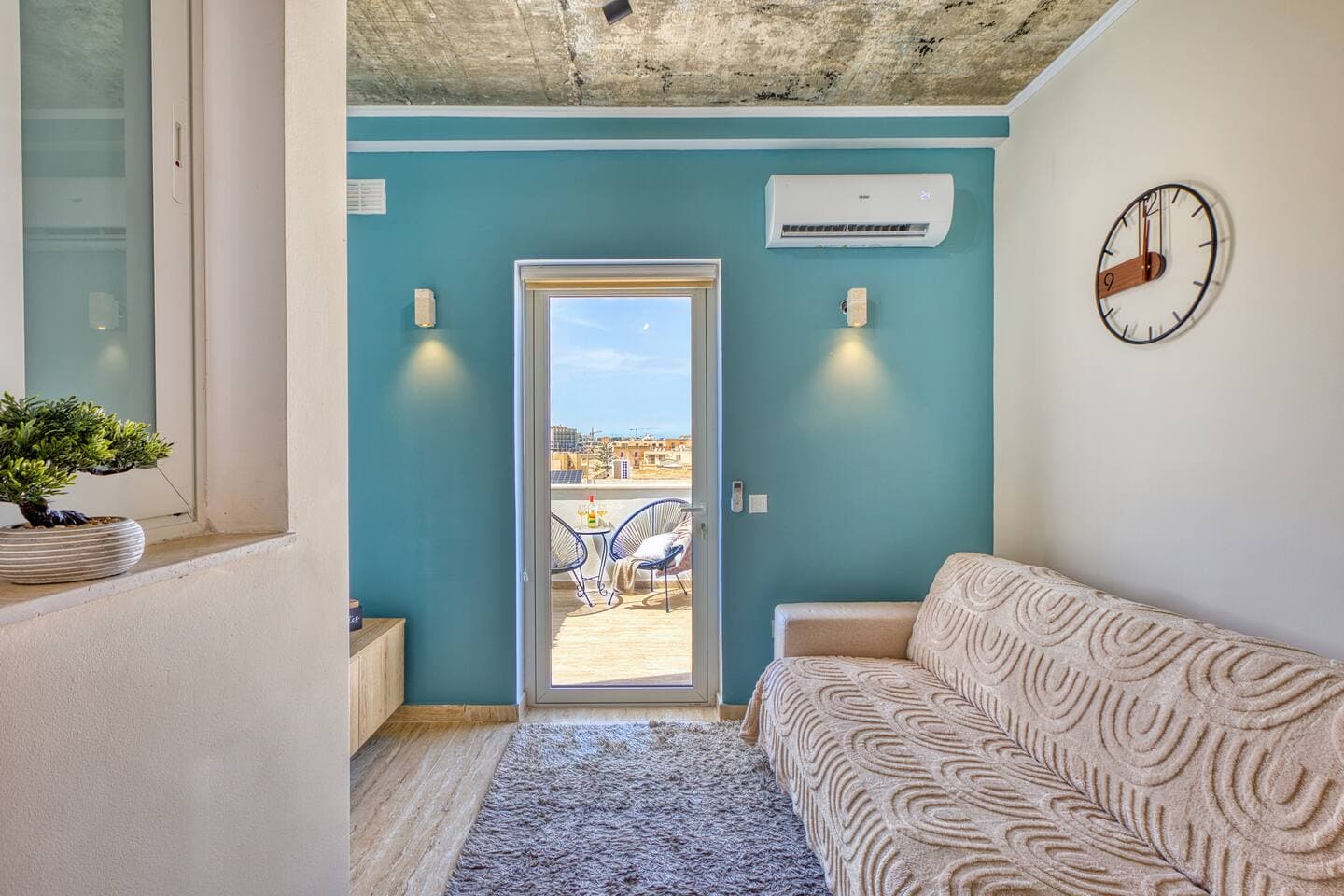 Uriel's - 1 Bedroom Penthouse
