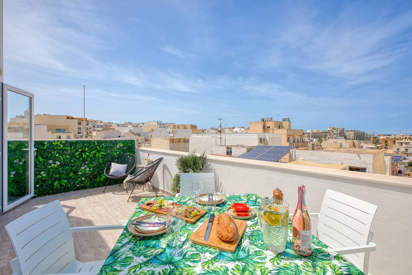 Uriel's - 1 Bedroom Penthouse