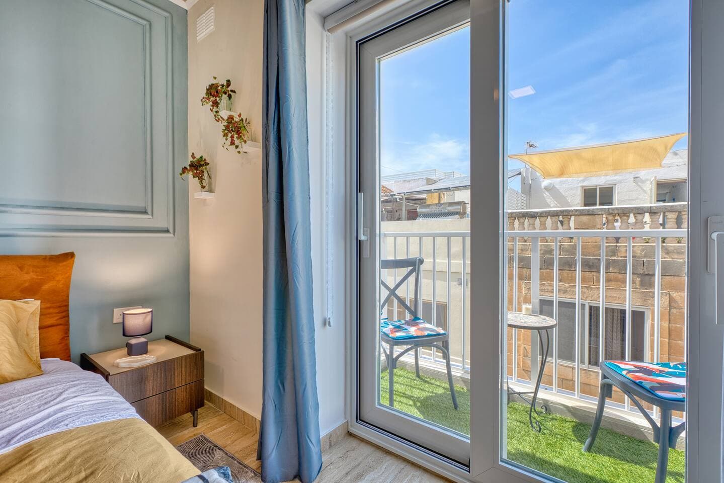Raphael's - 2 Bedroom Apartment by Solea