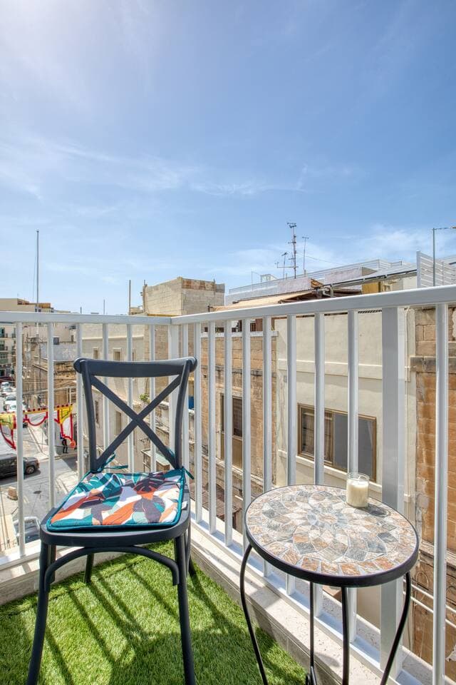Raphael's - 2 Bedroom Apartment by Solea