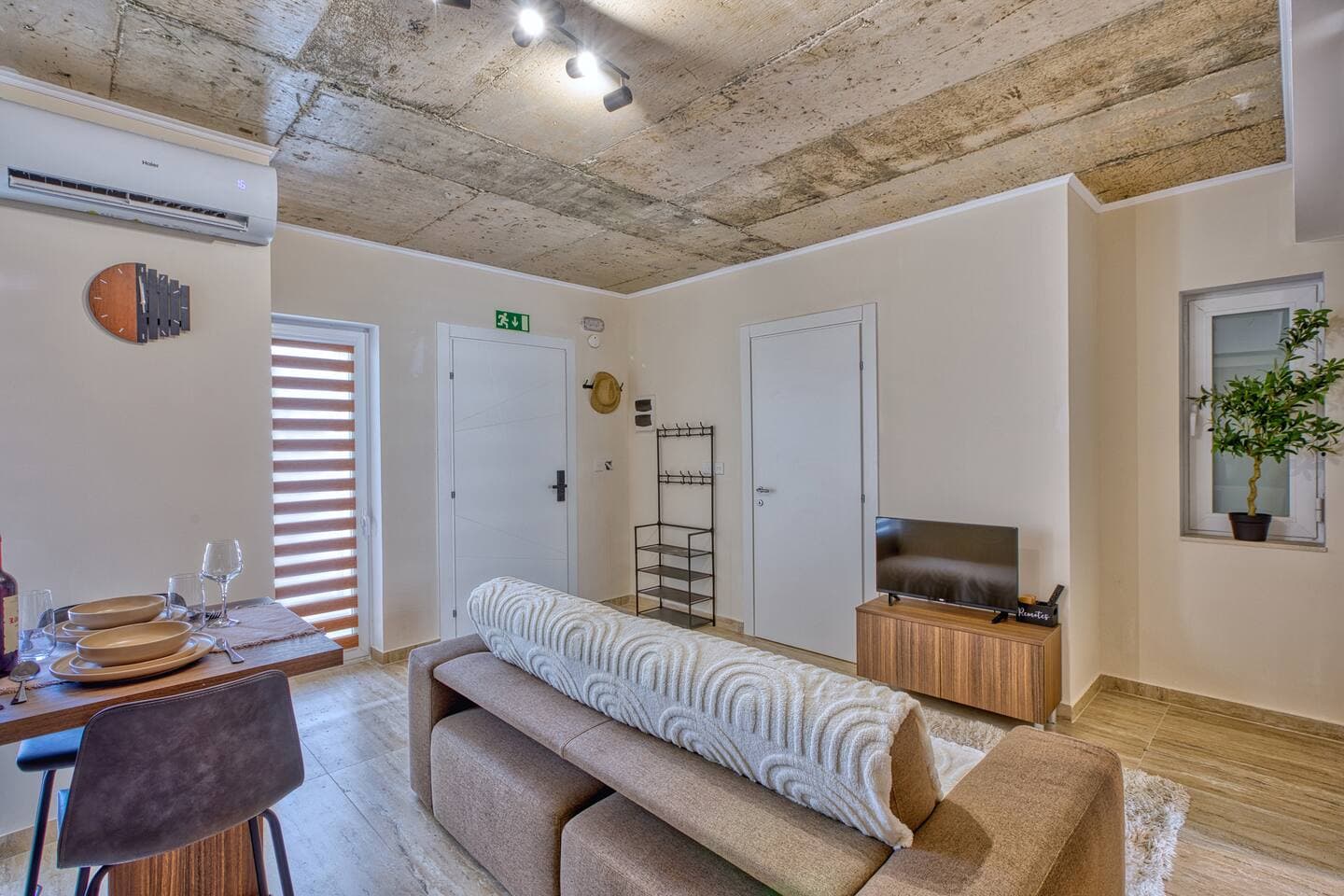 Raphael's - 2 Bedroom Apartment by Solea