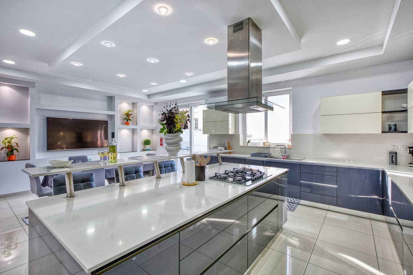 Silhouette by Solea – Contemporary Living