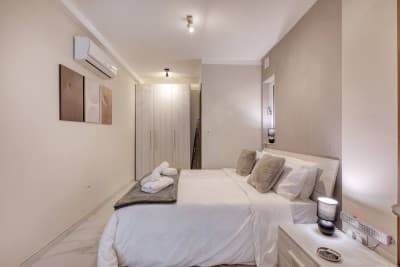 Misfits Studio Suites 2 - by Solea