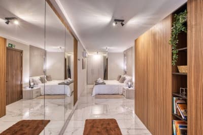 Misfits Studio Suites 2 - by Solea
