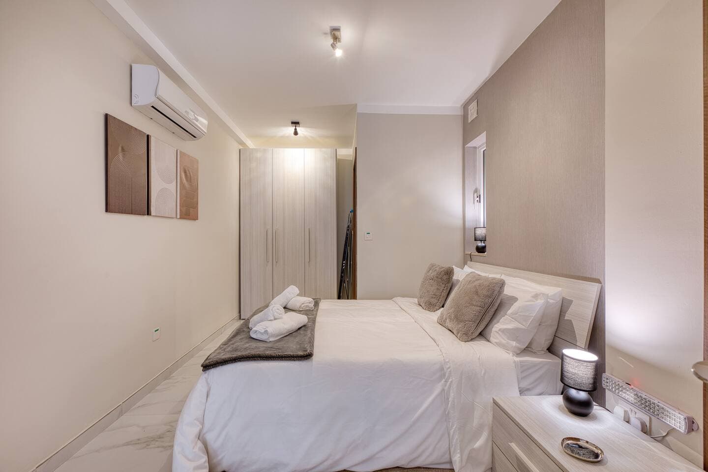 Misfits Studio Suites 2 - by Solea