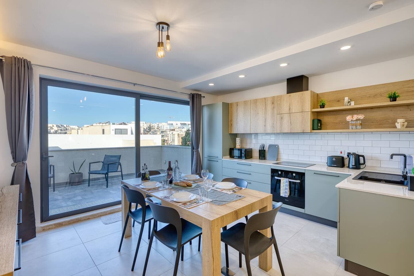 Town's End Views - By Solea Holiday Homes