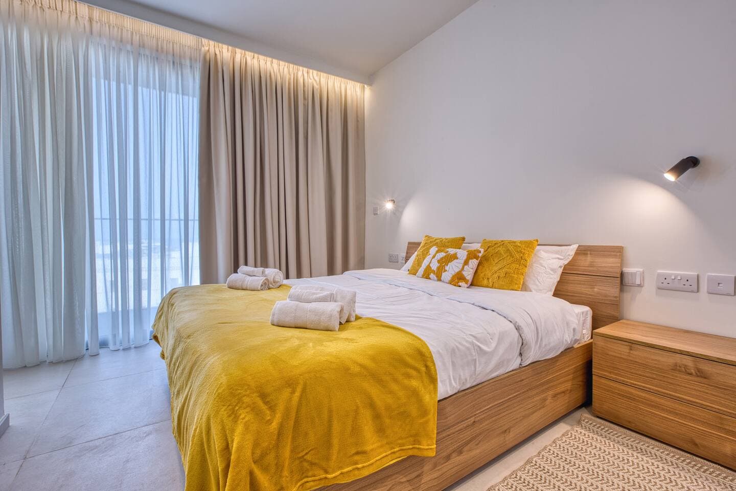 Mercury Tower Suite with Pool Access - by Solea