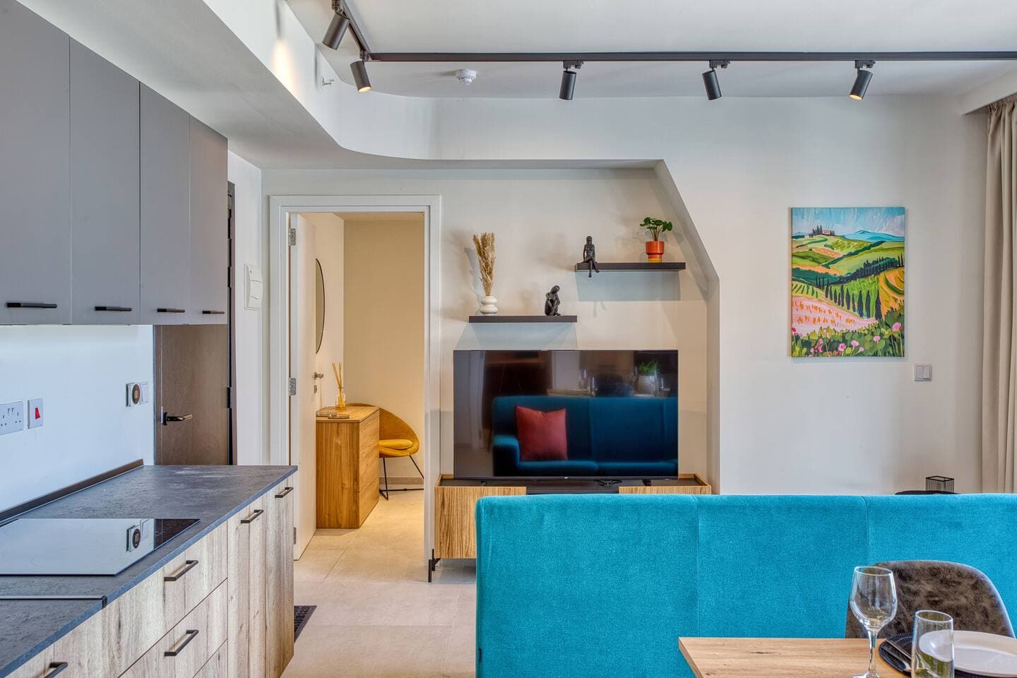 Mercury Tower Suite with Pool Access - by Solea