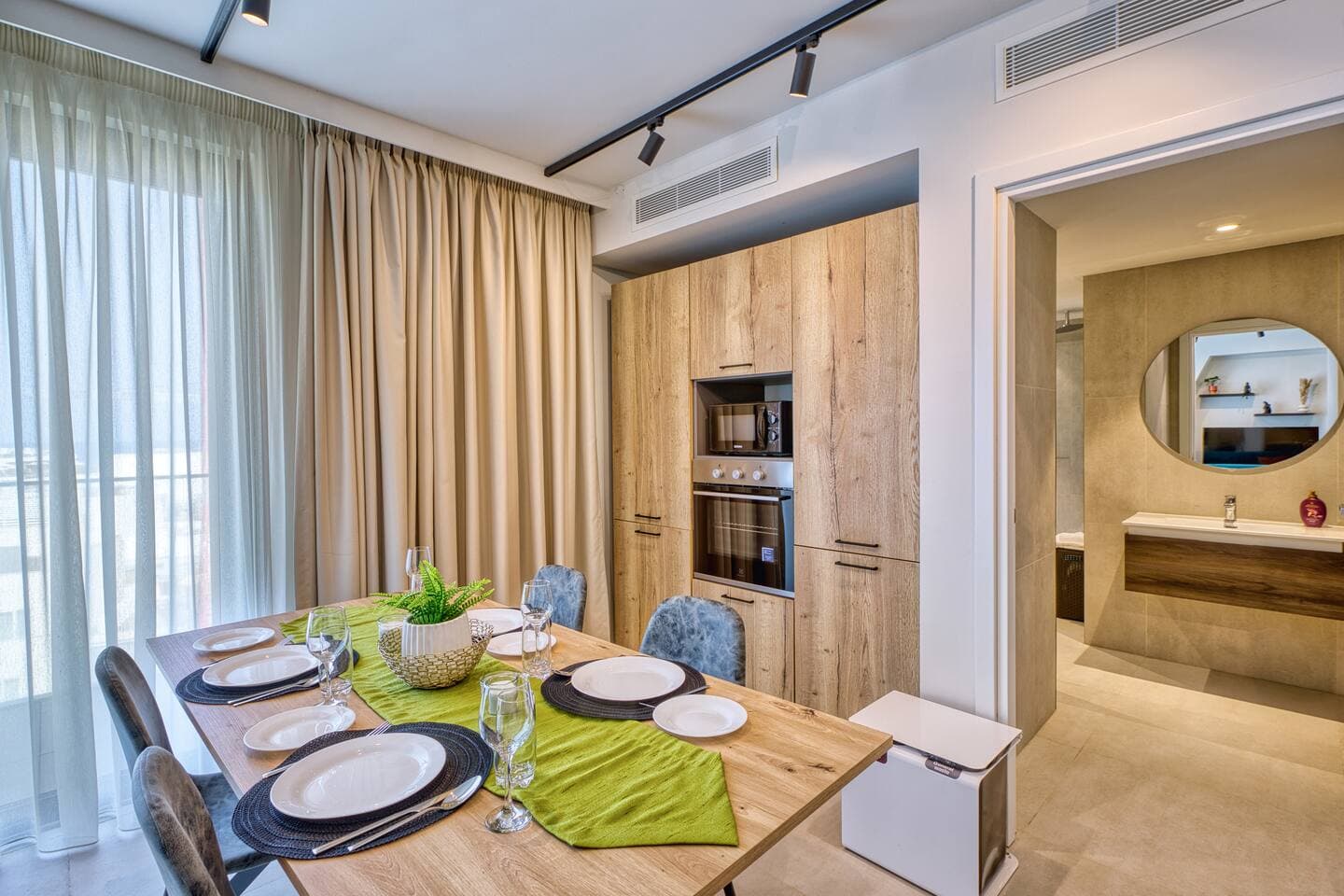 Mercury Tower Suite with Pool Access - by Solea