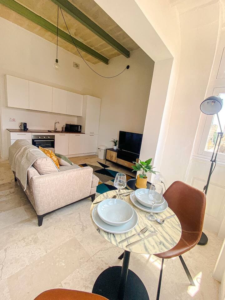 Maltese Apartment 2 w/traditional Balcony