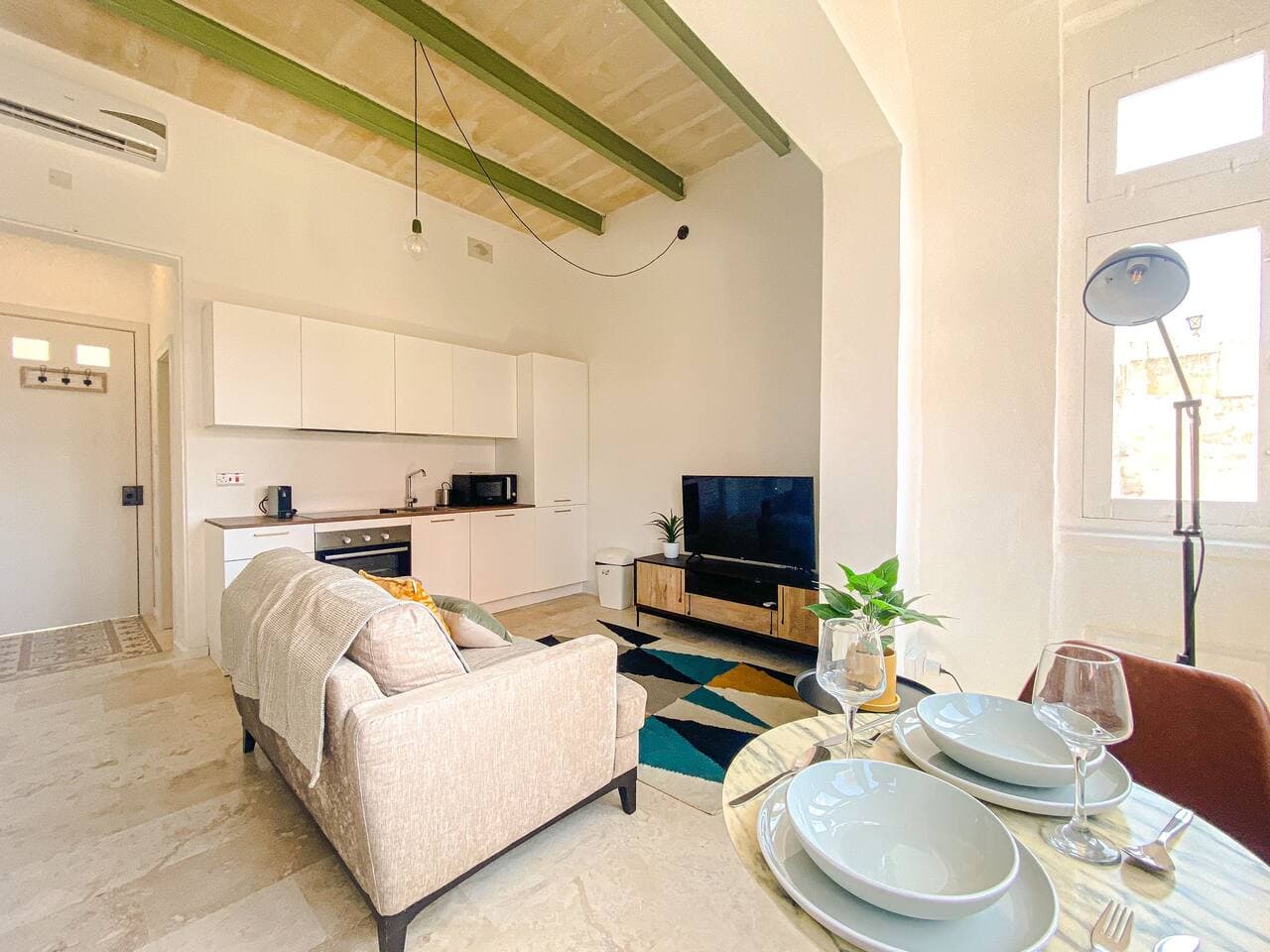 Maltese Apartment 2 w/traditional Balcony