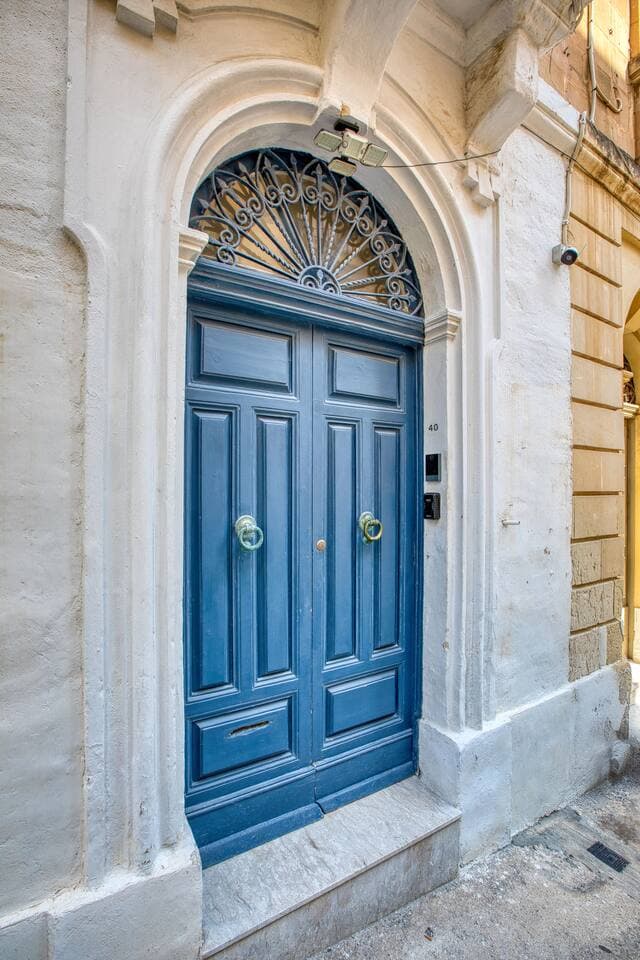 Maltese Apartment  1 w/traditional Balcony