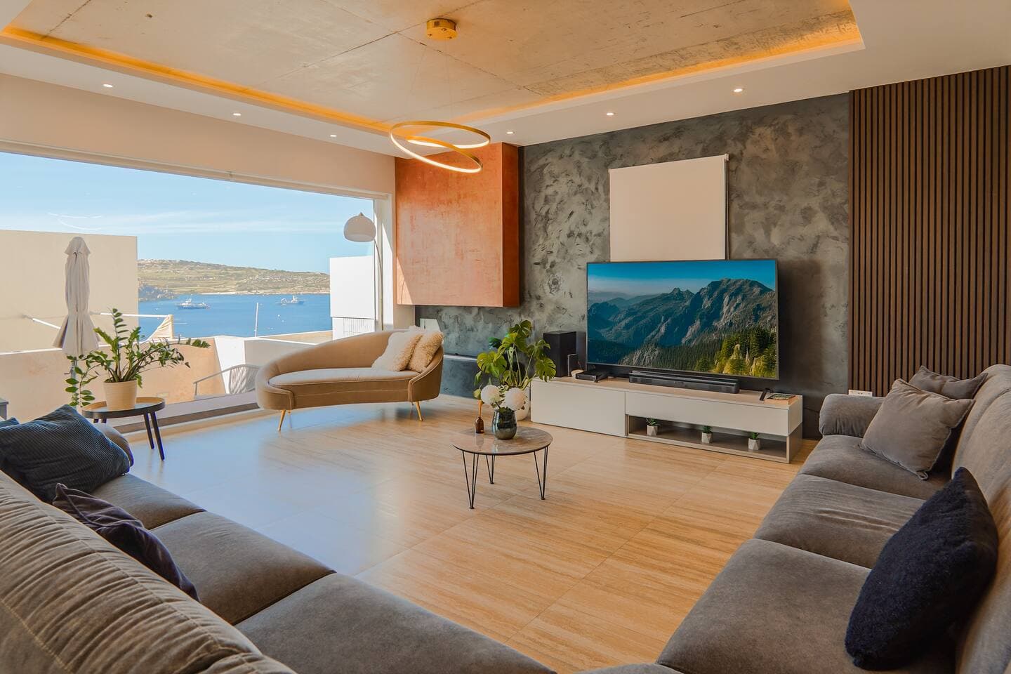 House of Luxury with Pool by Solea