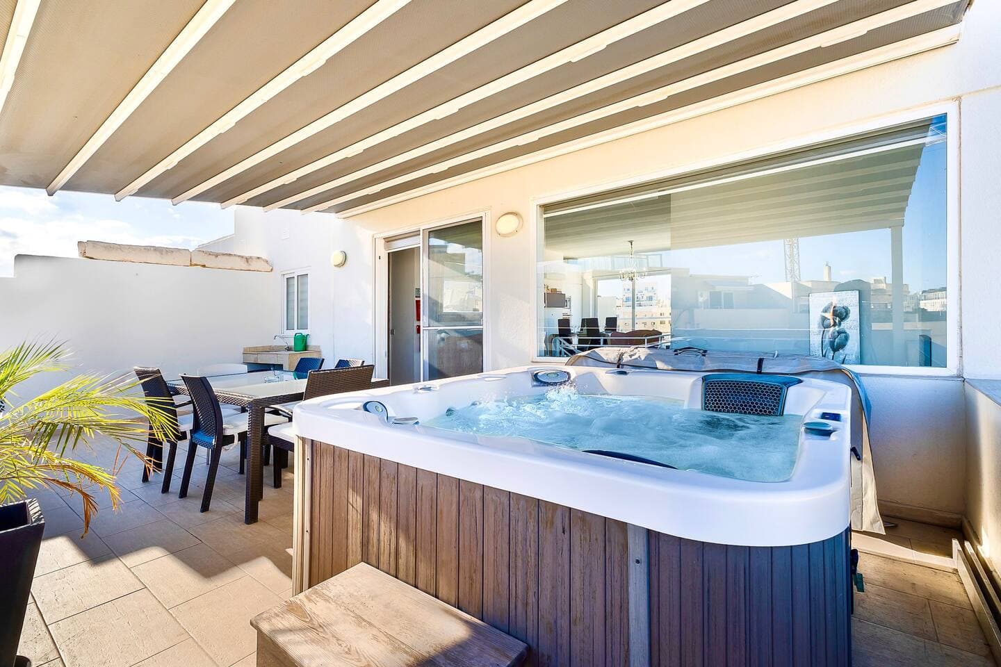Cherry Penthouse with Spinola Bay View