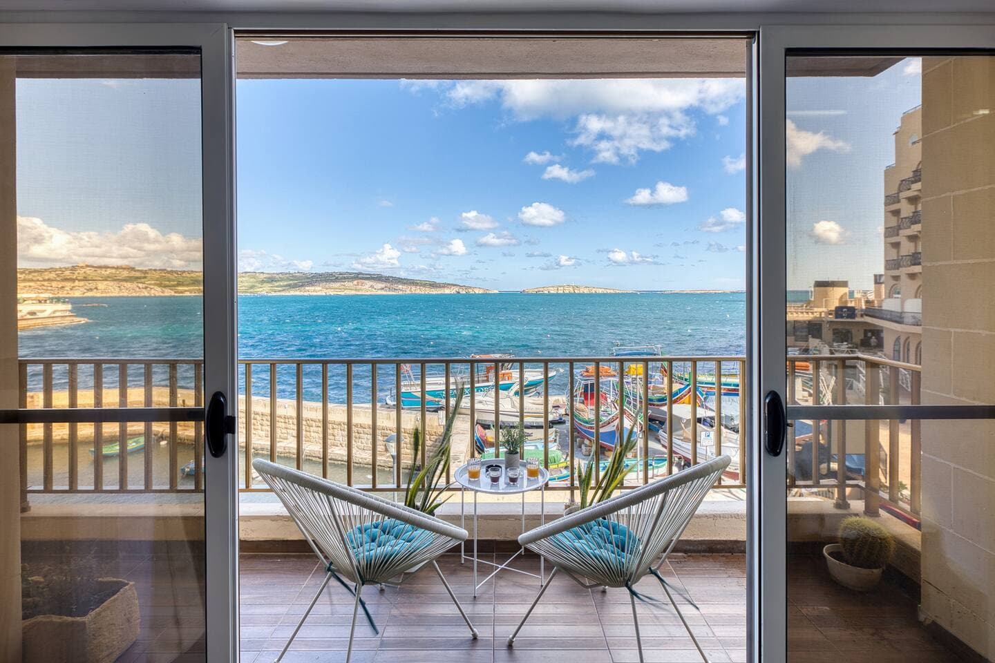 Gillieru - Sea views of St Paul's islands by Solea