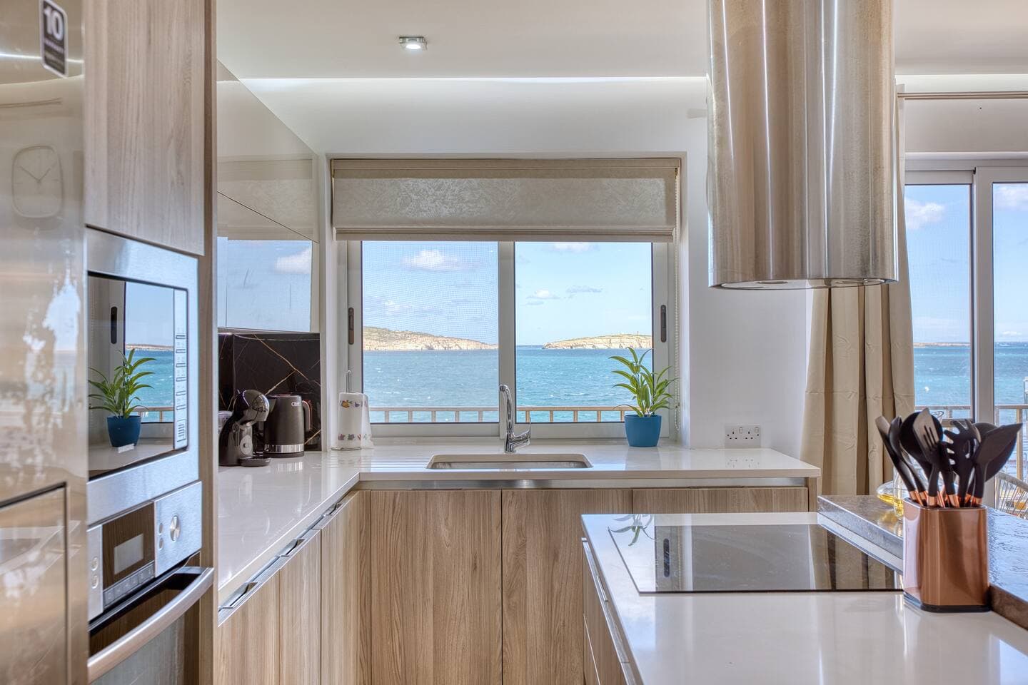 Gillieru - Sea views of St Paul's islands by Solea